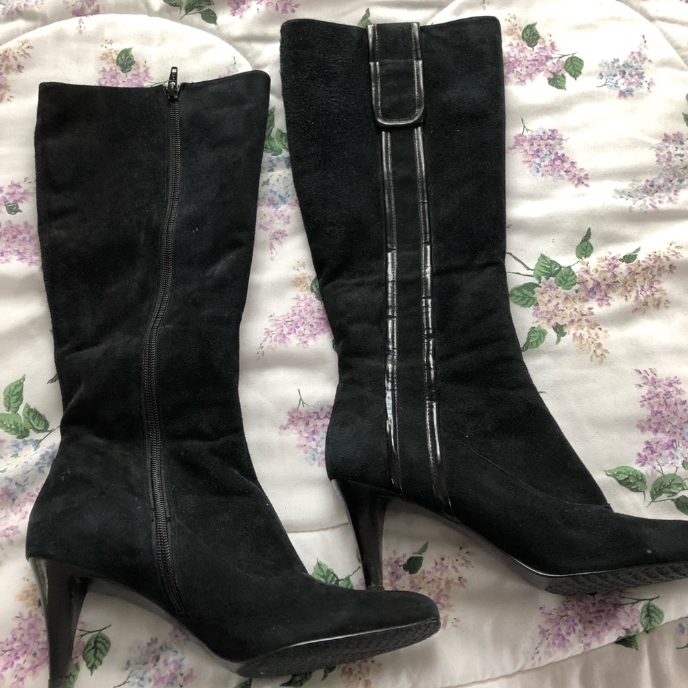 Woman’s Black Suede Boots